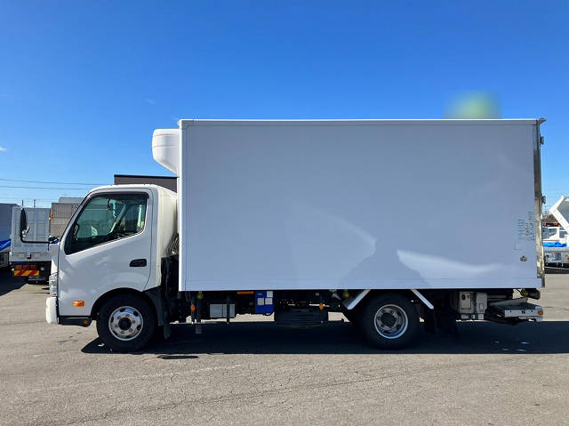 日野デュトロ冷凍車（冷蔵車）小型（2t・3t）[写真03]
