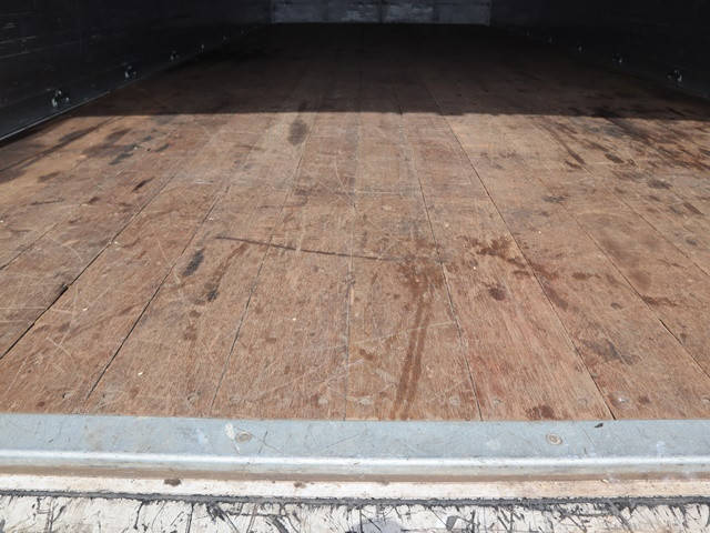 三菱ふそうファイターアルミウイング中型（4t）[写真19]