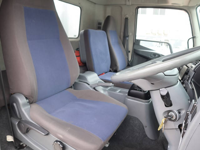 三菱ふそうファイターアルミウイング中型（4t）[写真30]