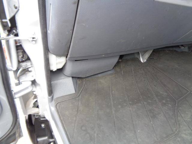 三菱ふそうキャンター平ボディ小型（2t・3t）[写真10]