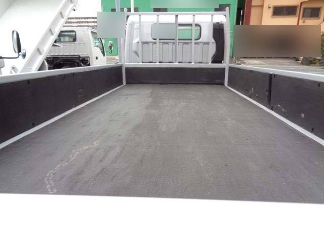 三菱ふそうキャンター平ボディ小型（2t・3t）[写真11]