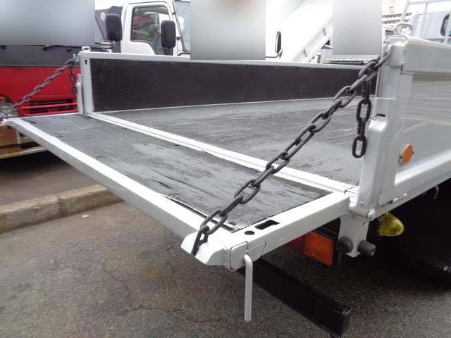 三菱ふそうキャンター平ボディ小型（2t・3t）[写真08]