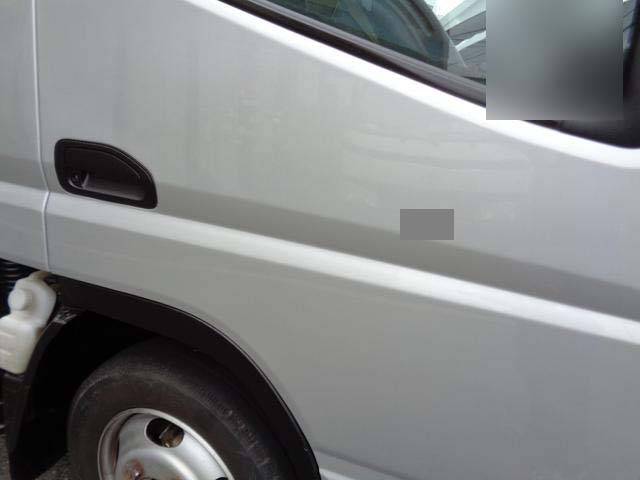 三菱ふそうキャンター平ボディ小型（2t・3t）[写真09]