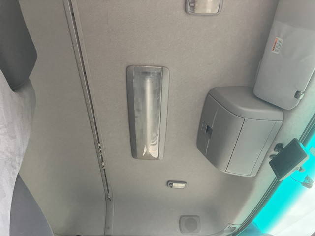 UDトラックスクオンアルミウイング大型（10t）[写真32]