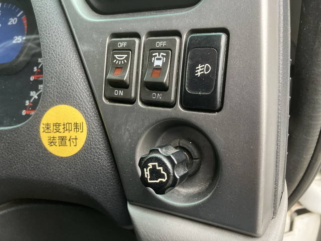 UDトラックスクオンアルミウイング大型（10t）[写真36]