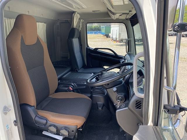 日野レンジャーアルミウイング中型（4t）[写真32]