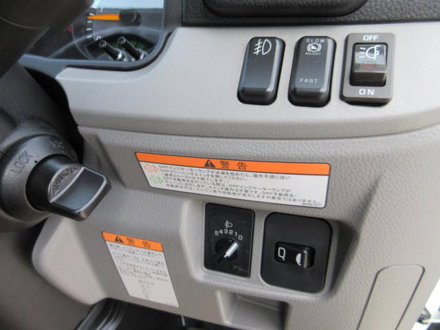 三菱ふそうキャンターアルミウイング小型（2t・3t）[写真10]