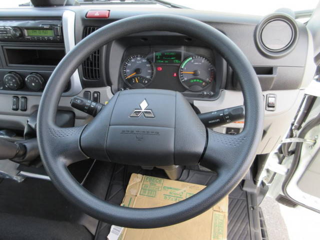 三菱ふそうキャンターアルミウイング小型（2t・3t）[写真11]