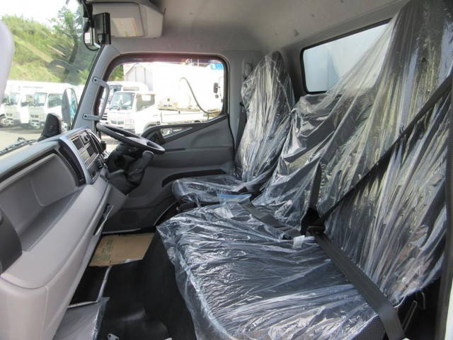 三菱ふそうキャンターアルミウイング小型（2t・3t）[写真18]