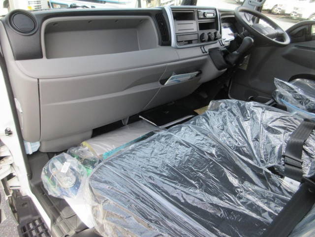 三菱ふそうキャンターアルミウイング小型（2t・3t）[写真19]