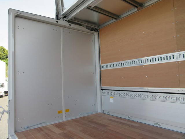 三菱ふそうキャンターアルミウイング小型（2t・3t）[写真24]