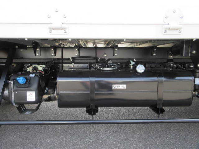 三菱ふそうキャンターアルミウイング小型（2t・3t）[写真32]