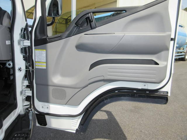 三菱ふそうキャンターアルミウイング小型（2t・3t）[写真08]
