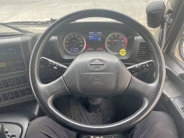 日野プロフィアアルミウイング大型（10t）[写真35]