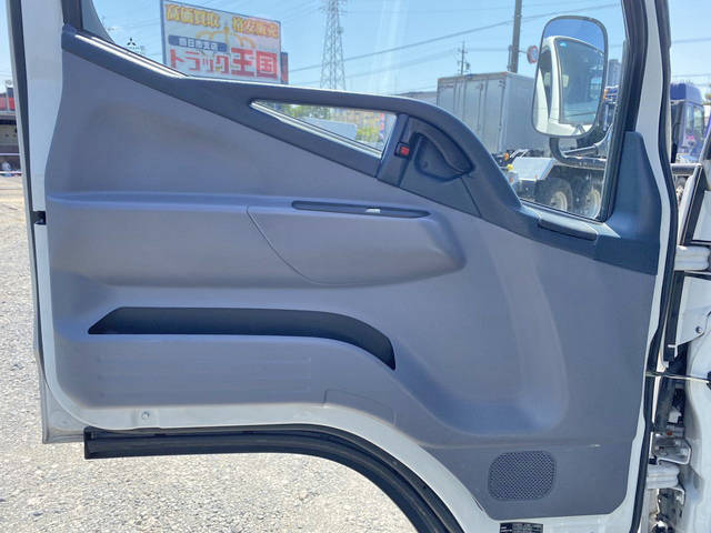 三菱ふそうキャンターアルミバン小型（2t・3t）[写真29]