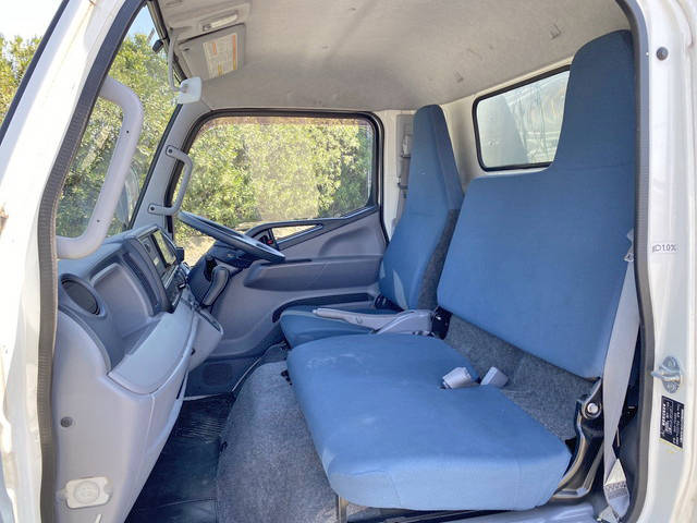 三菱ふそうキャンターアルミバン小型（2t・3t）[写真32]