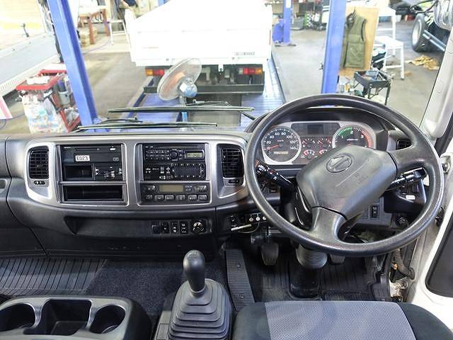 日野レンジャーパネルバン中型（4t）[写真31]