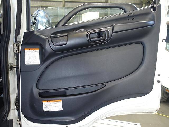 日野レンジャーパネルバン中型（4t）[写真32]