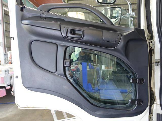 日野レンジャーパネルバン中型（4t）[写真33]