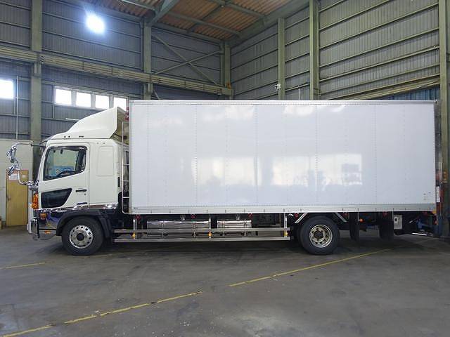 日野レンジャーパネルバン中型（4t）[写真05]