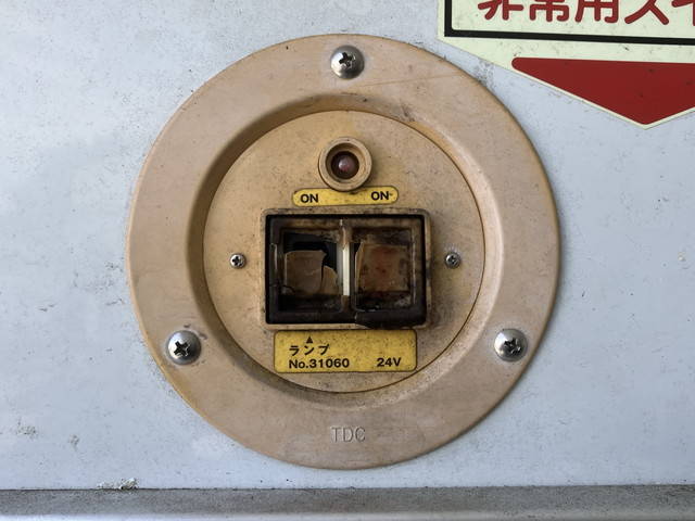 いすゞフォワード冷凍車（冷蔵車）中型（4t）[写真15]