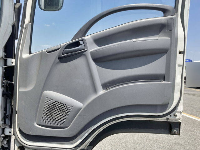 いすゞフォワード冷凍車（冷蔵車）中型（4t）[写真27]