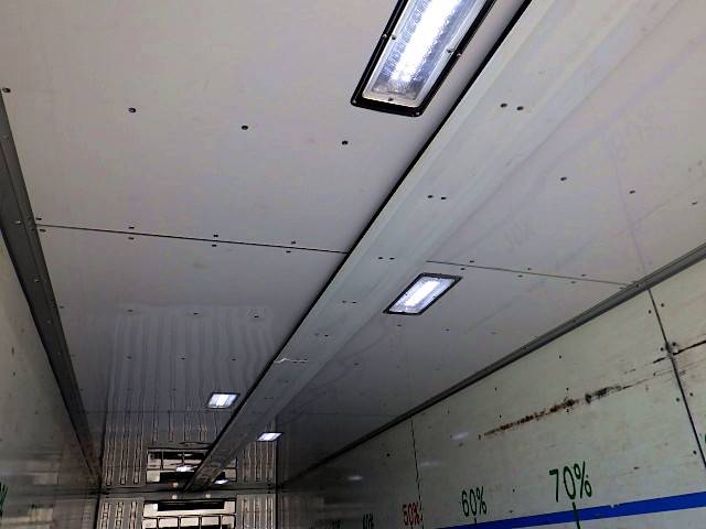 日野プロフィア冷蔵冷凍ウイング大型（10t）[写真11]