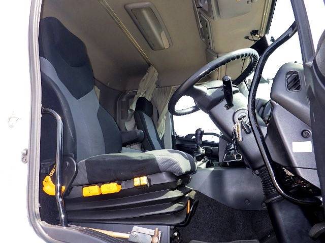 日野プロフィア冷蔵冷凍ウイング大型（10t）[写真33]