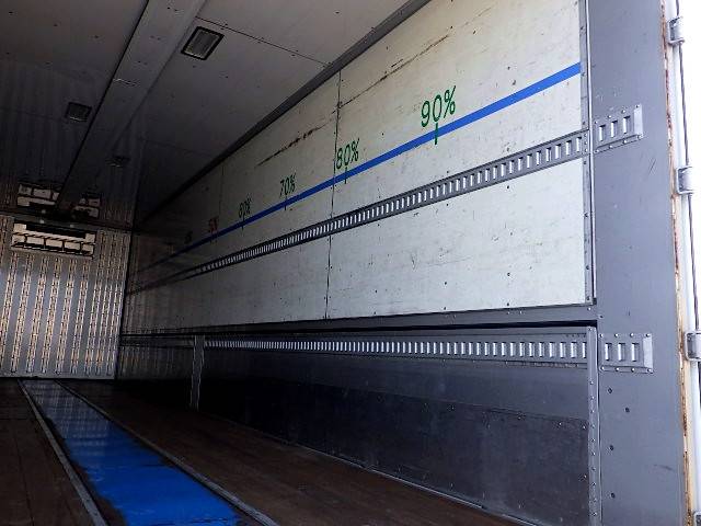 日野プロフィア冷蔵冷凍ウイング大型（10t）[写真09]