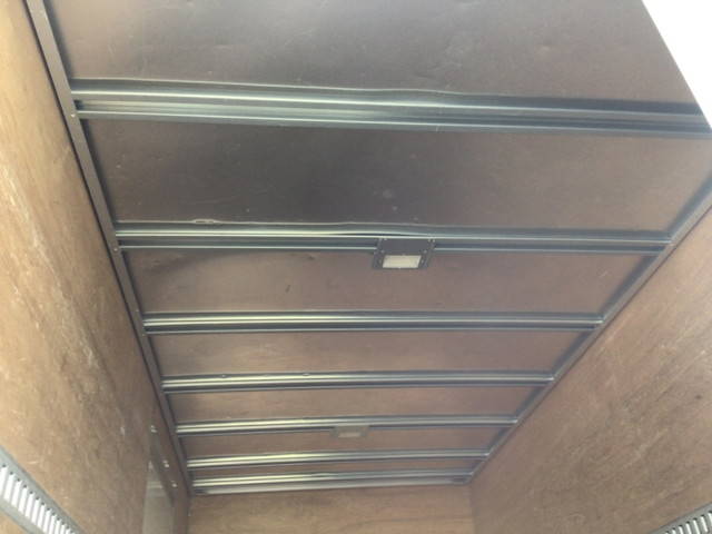 いすゞエルフアルミバン小型（2t・3t）[写真10]