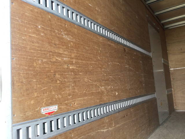 いすゞエルフアルミバン小型（2t・3t）[写真08]