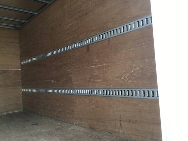 いすゞエルフアルミバン小型（2t・3t）[写真09]