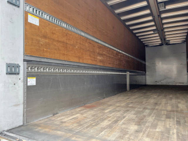 いすゞギガアルミウイング大型（10t）[写真12]