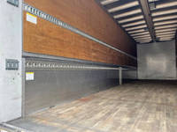 いすゞギガアルミウイング大型（10t）[写真12]