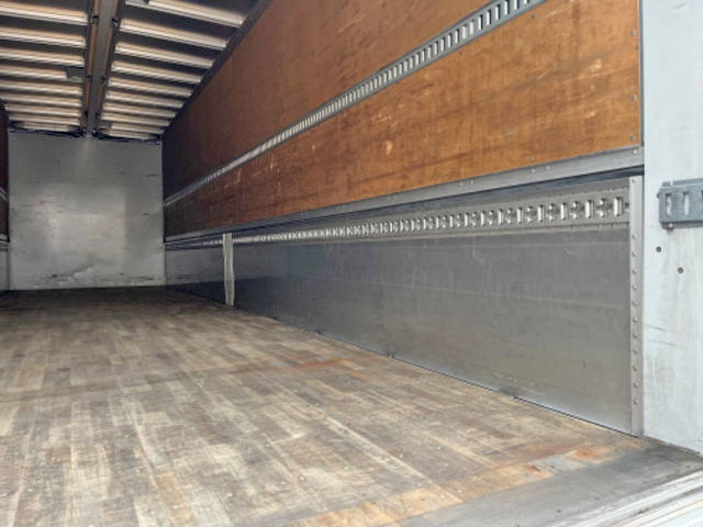 いすゞギガアルミウイング大型（10t）[写真13]