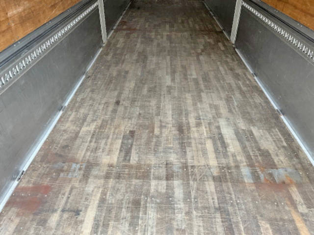 いすゞギガアルミウイング大型（10t）[写真14]