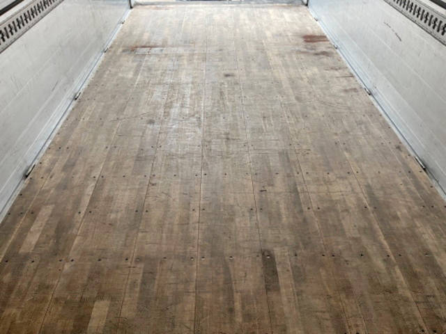 いすゞギガアルミウイング大型（10t）[写真15]