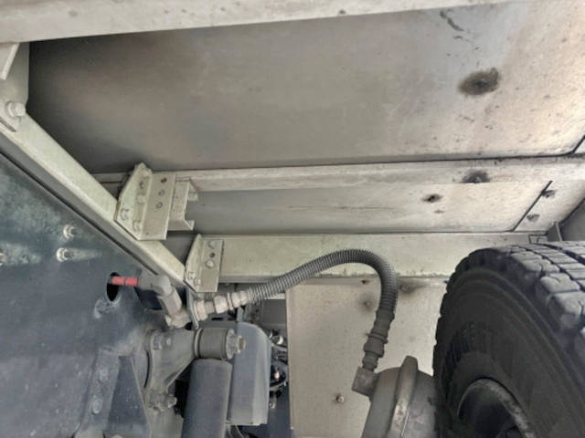 いすゞギガアルミウイング大型（10t）[写真24]