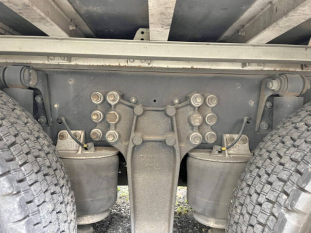 いすゞギガアルミウイング大型（10t）[写真26]