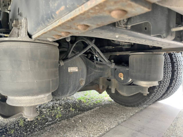 いすゞギガアルミウイング大型（10t）[写真28]