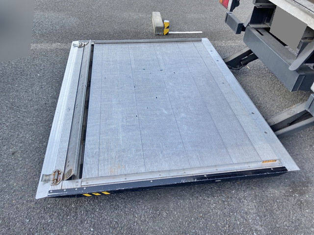 いすゞエルフアルミバン小型（2t・3t）[写真15]