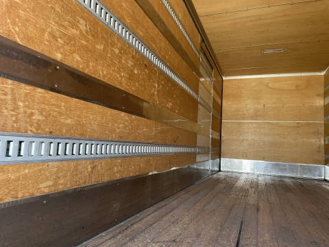 三菱ふそうファイターアルミバン中型（4t）[写真12]