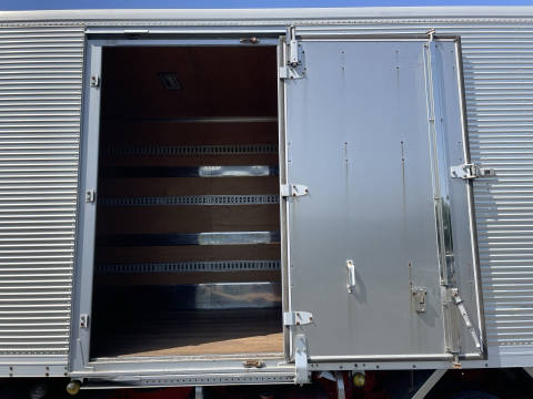 三菱ふそうファイターアルミバン中型（4t）[写真14]