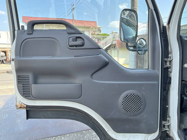 いすゞエルフパネルバン小型（2t・3t）[写真30]