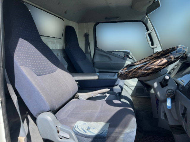 三菱ふそうキャンター平ボディ小型（2t・3t）[写真21]