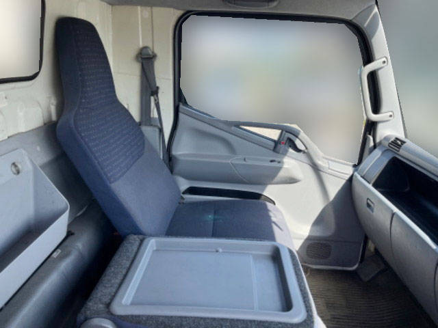 三菱ふそうキャンター平ボディ小型（2t・3t）[写真23]