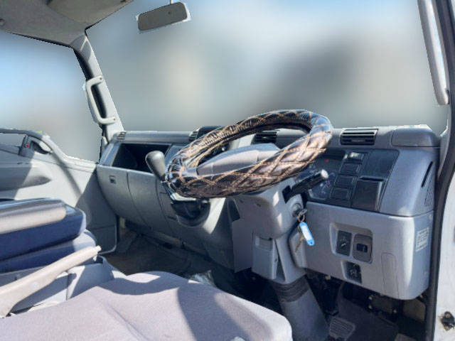 三菱ふそうキャンター平ボディ小型（2t・3t）[写真24]