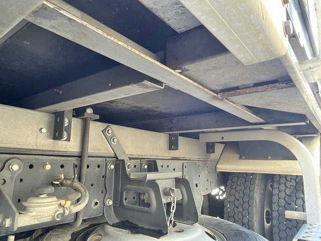 いすゞエルフ冷凍車（冷蔵車）小型（2t・3t）[写真24]