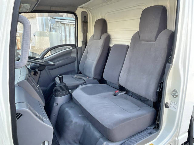 いすゞエルフ冷凍車（冷蔵車）小型（2t・3t）[写真32]