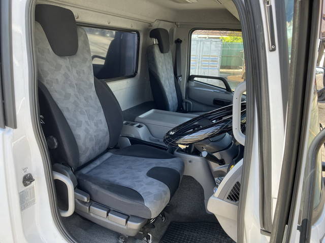 UDトラックスコンドル冷凍車（冷蔵車）増トン（6t・8t）[写真32]